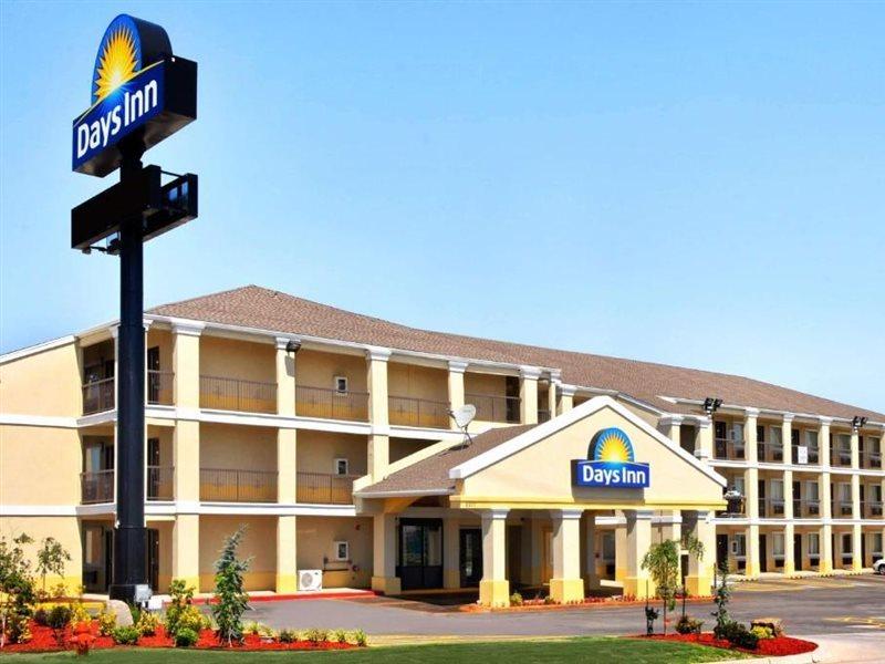 Days By Wyndham City/moore Hotel
