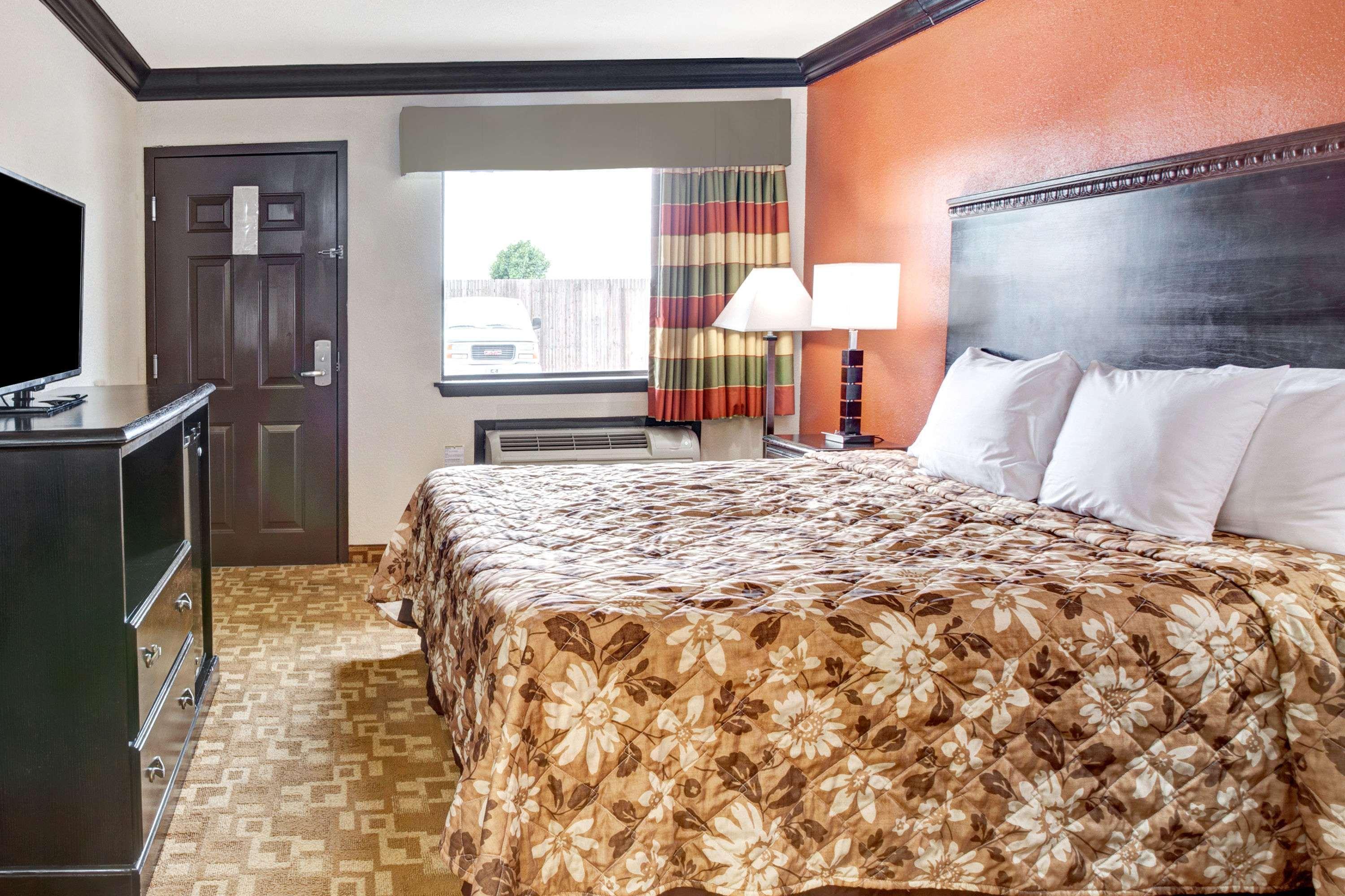 Days By Wyndham City/moore Hotel 2*