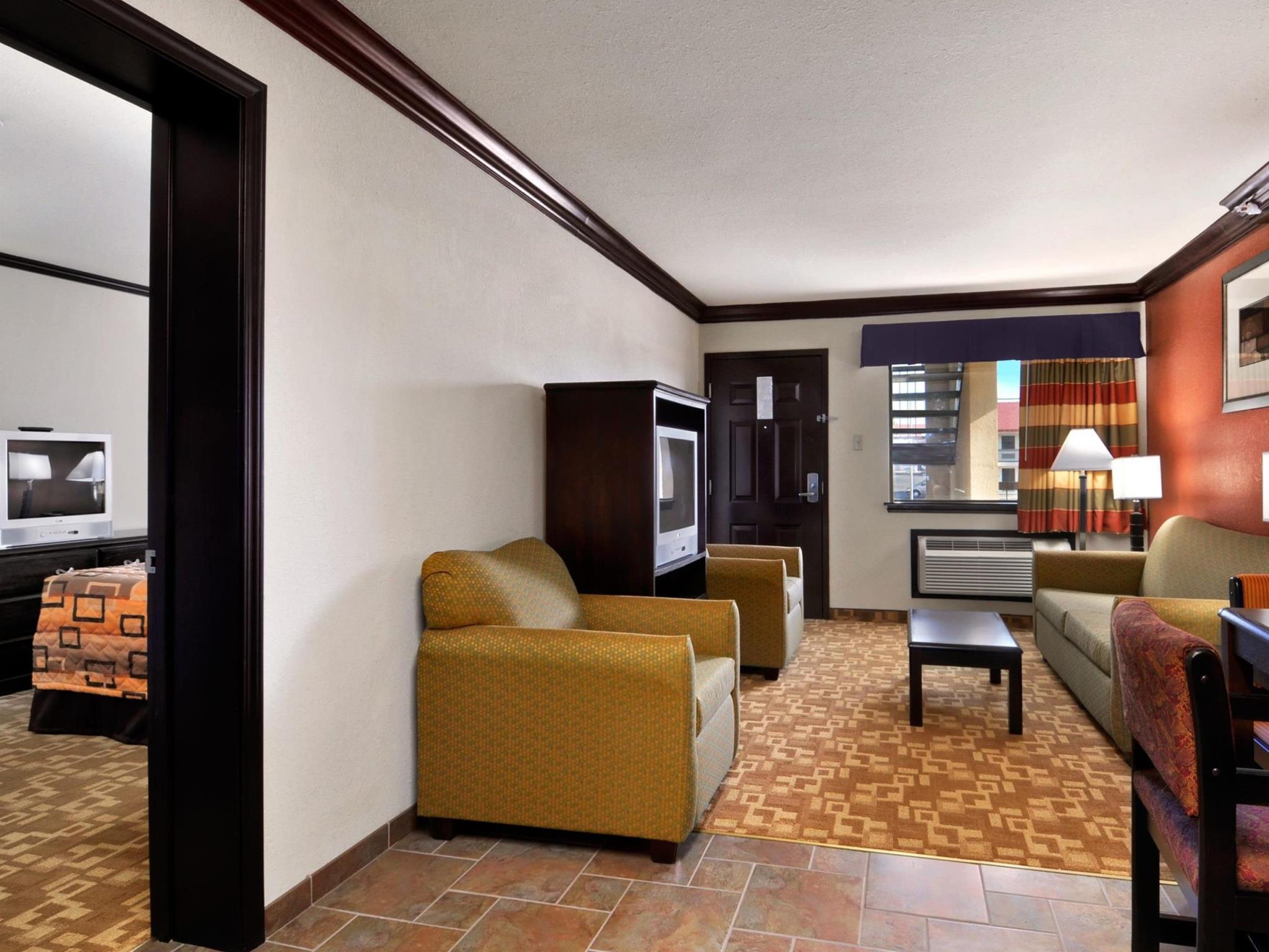 Days By Wyndham City/moore Hotel