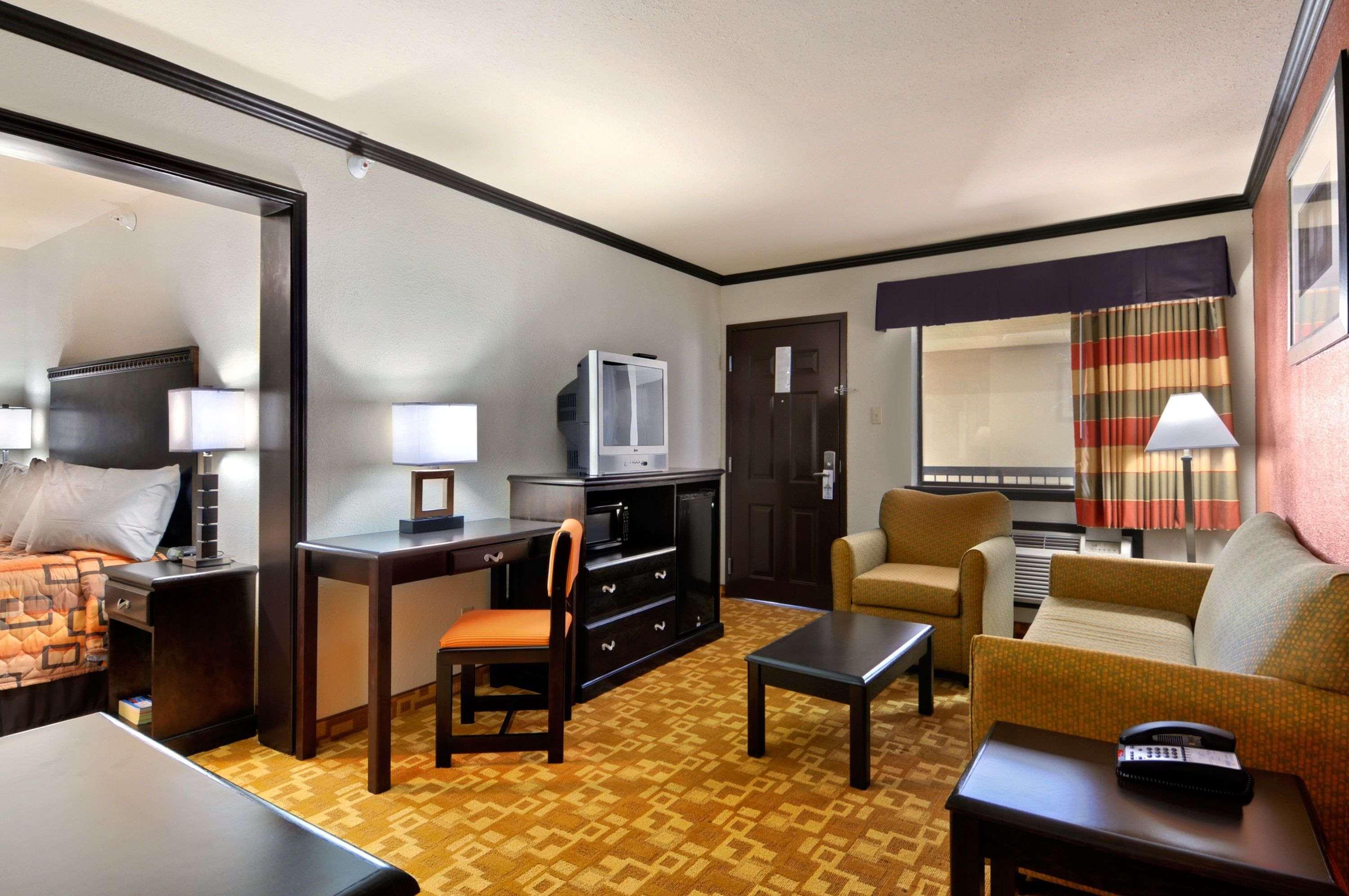 Hotel Days By Wyndham City/moore 2*