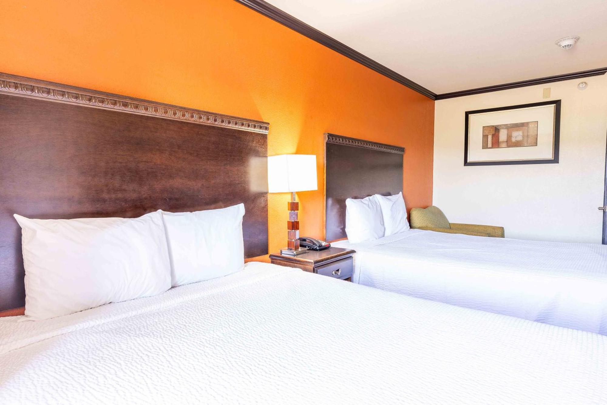 Days By Wyndham City/moore Hotel