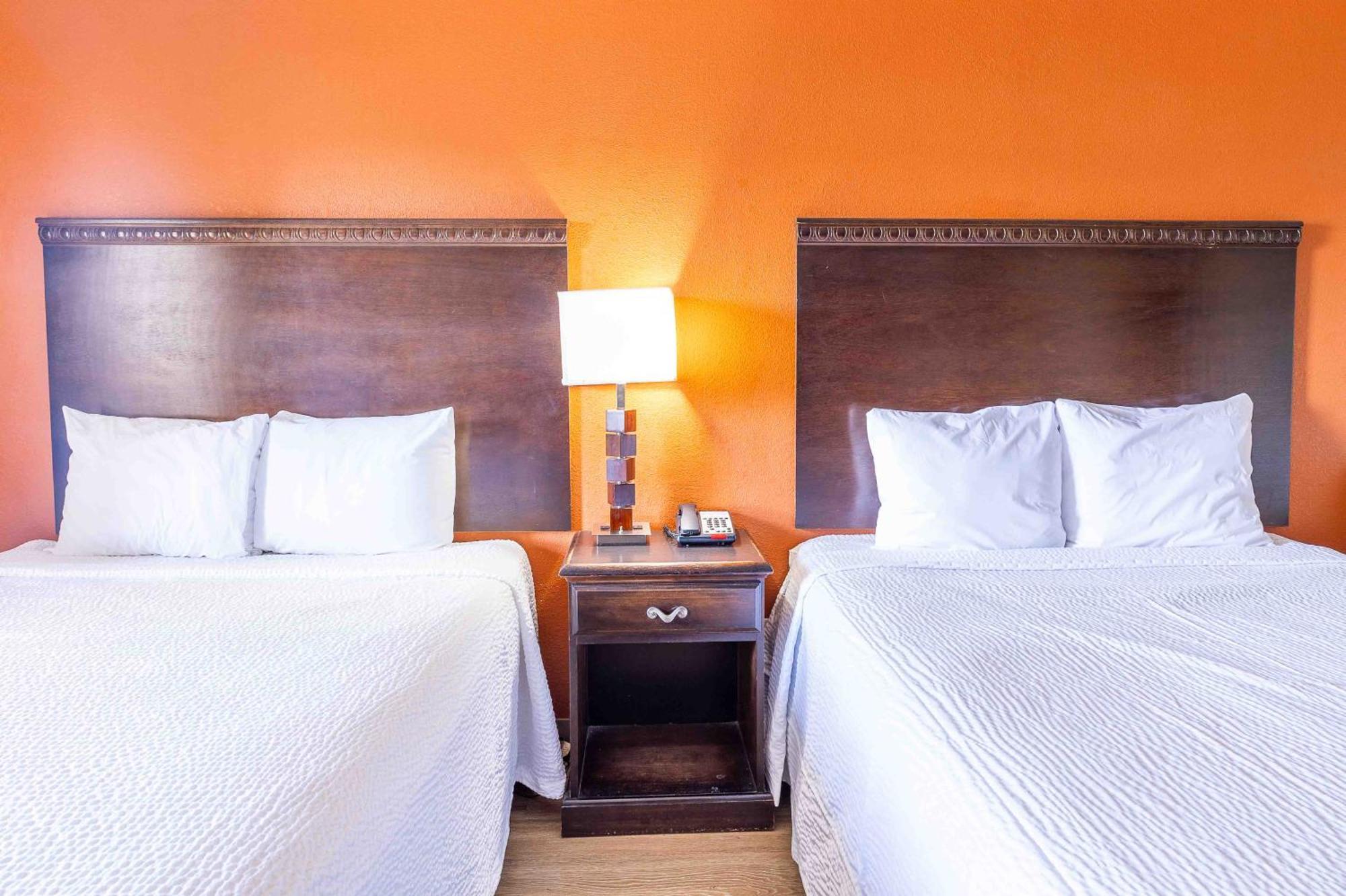 Hotel Days By Wyndham City/moore 2*